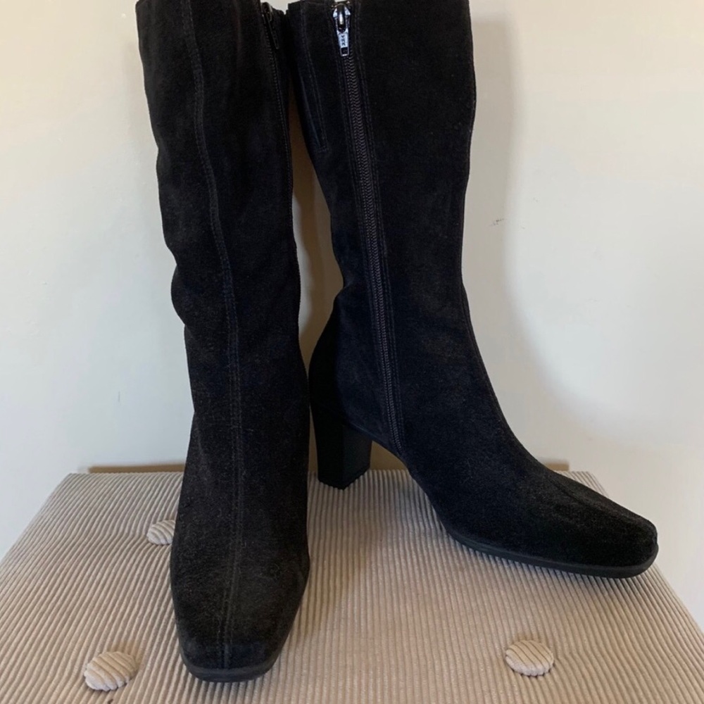 Boots - Picture 2 of 7